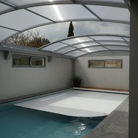 La Roulotte Du Domaine De Holiday home Meigne
